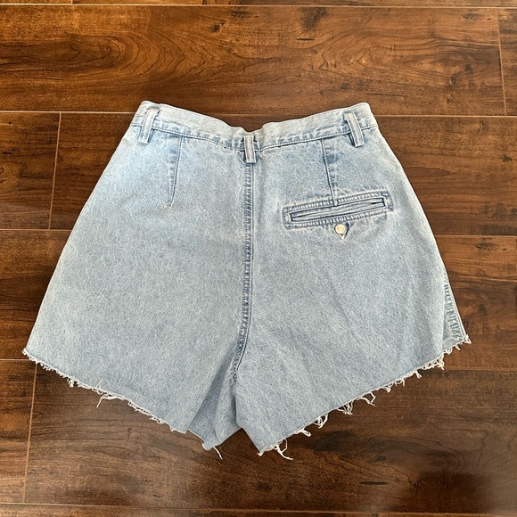 Vintage Jean Shorts - Picture 4 of 4